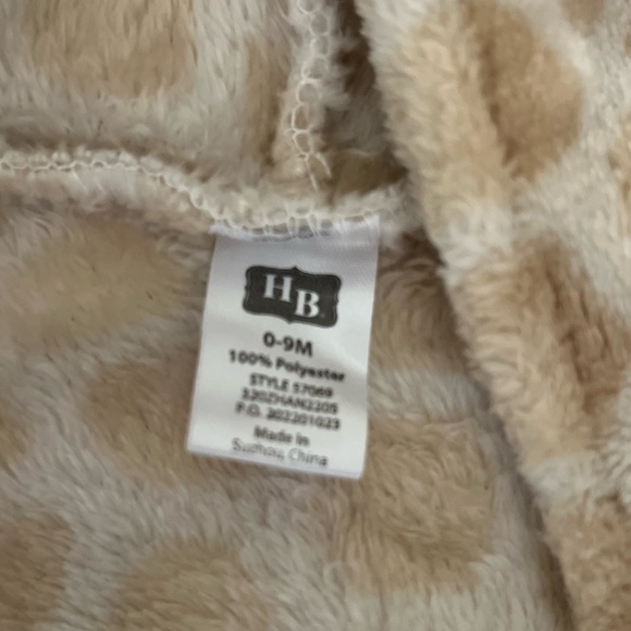 Infant Baby Hudson Baby Tan and Cream Plush Pajama Robe with Giraffe Ears - Picture 3 of 7